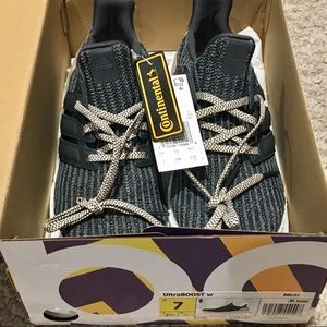 *NWT* ADIDAS Ultra Boost - Women's size 7